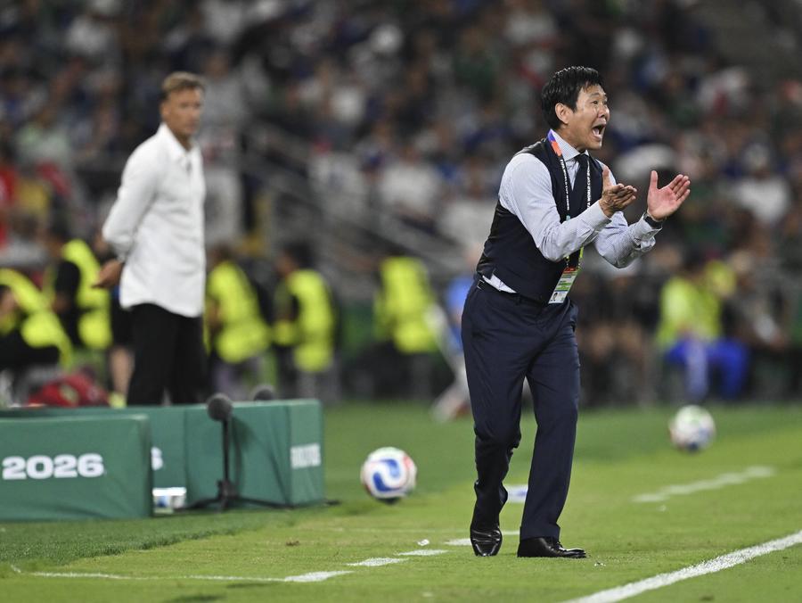 Selecționerii Tunisiei și Japoniei, reacții după duelul de la Campionatul Mondial // foto: Imago Images Selecționerii Tunisiei și Japoniei, reacții după duelul de la Campionatul Mondial