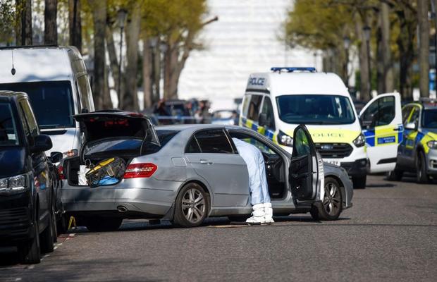 Doi pietoni, loviți de o mașină în Capitală » 6 autoturisme au fost implicate în accident