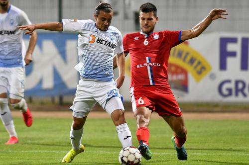 Momentul în care Chindriș îl faultează pe Gustavo în Botoșani - Craiova // foto: sportpictures.eu