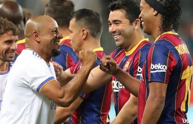 Real Madrid s-a impus în fața Barcelonei în meciul legendelor » Ronaldinho, memorabil la 41 de ani: același surâs, același joc fabulos