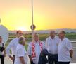 Premierul Ungariei a apărut cu fularul lui Sepsi la gât și a fost aplaudat de întreg stadionul  / Sursă foto: Iosif Popescu (GSP)