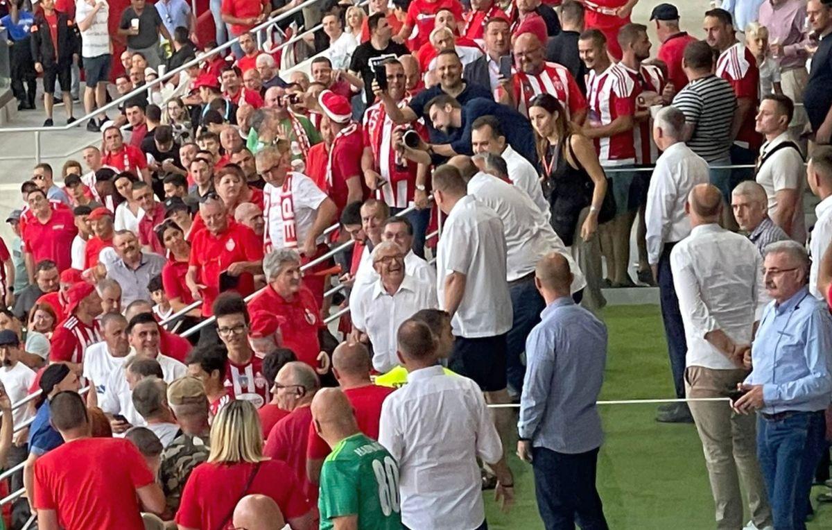 Viktor Orban, premierul Ungariei, a apărut cu fularul lui Sepsi la gât și a fost aplaudat de întreg stadionul » SPP-ul i-a controlat până și pe jurnaliști!