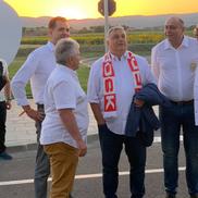 Premierul Ungariei a apărut cu fularul lui Sepsi la gât și a fost aplaudat de întreg stadionul  / Sursă foto: Iosif Popescu (GSP)