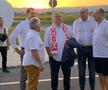 Premierul Ungariei a apărut cu fularul lui Sepsi la gât și a fost aplaudat de întreg stadionul  / Sursă foto: Iosif Popescu (GSP)