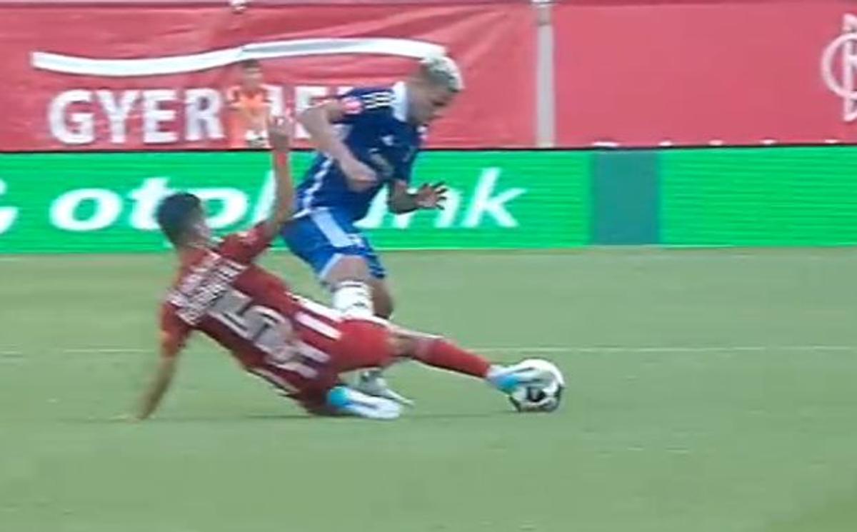 FOTO Matheus Mascarenhas, fault dur la Jonathan Rodriguez în Sepsi - FCU Craiova
