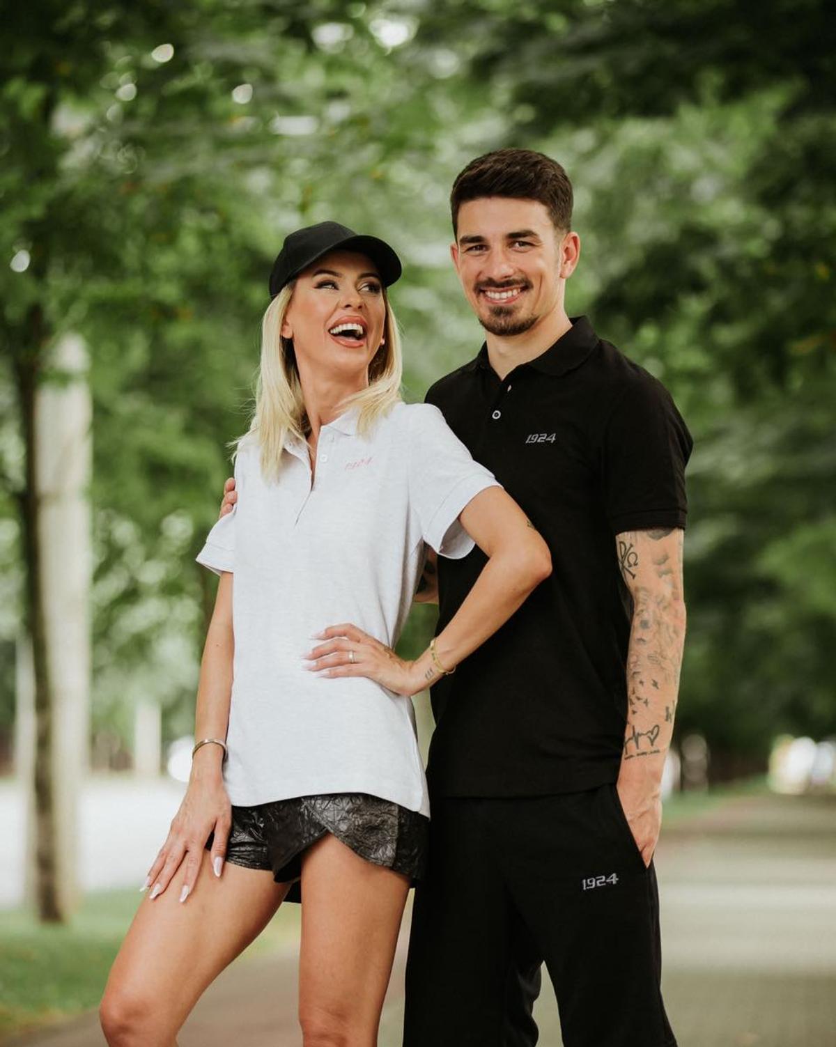 Sergiu Hanca și soția lui, Andreea, modele pentru o lansare de haine a Petrolului