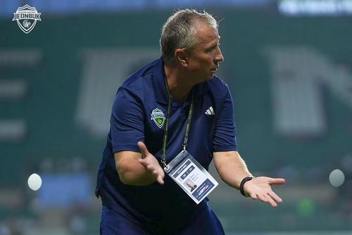 Jeonbuk, echipa lui Dan Petrescu, a fost învinsă azi de Pohang, 1-2, în runda #24 a campionatului din Coreea de Sud.