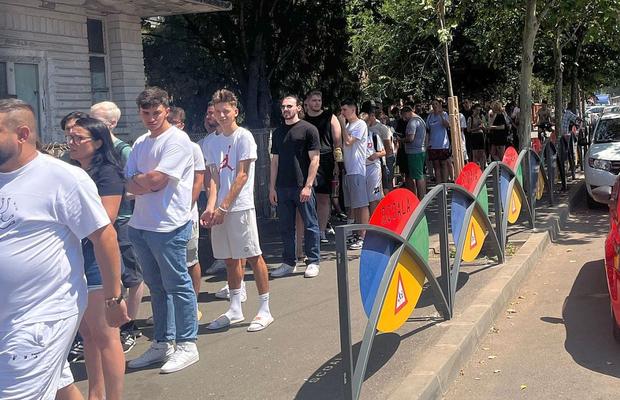 Scene uluitoare la Arena Națională: oameni rugați de MM Stoica să nu mai aștepte și să nu se mai așeze la coadă fiindcă nu mai ajung să intre în posesia unui bilet la derby
