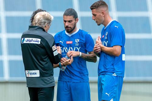 Ruben Neves, în centru // foto: Twitter @ Alhilal_EN