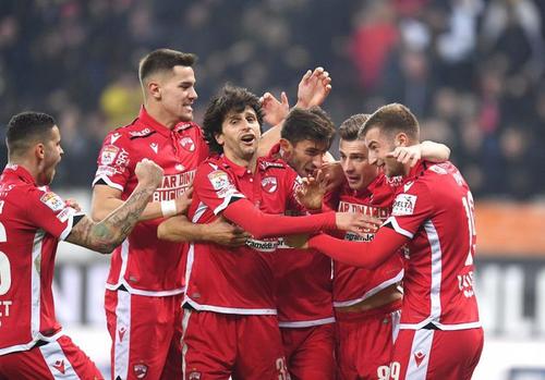 Ricardo Grigore, al doilea din stânga, a trăit bucuria victoriei obținută de Dinamo împotriva FCSB, în 2020 FOTO: GSP