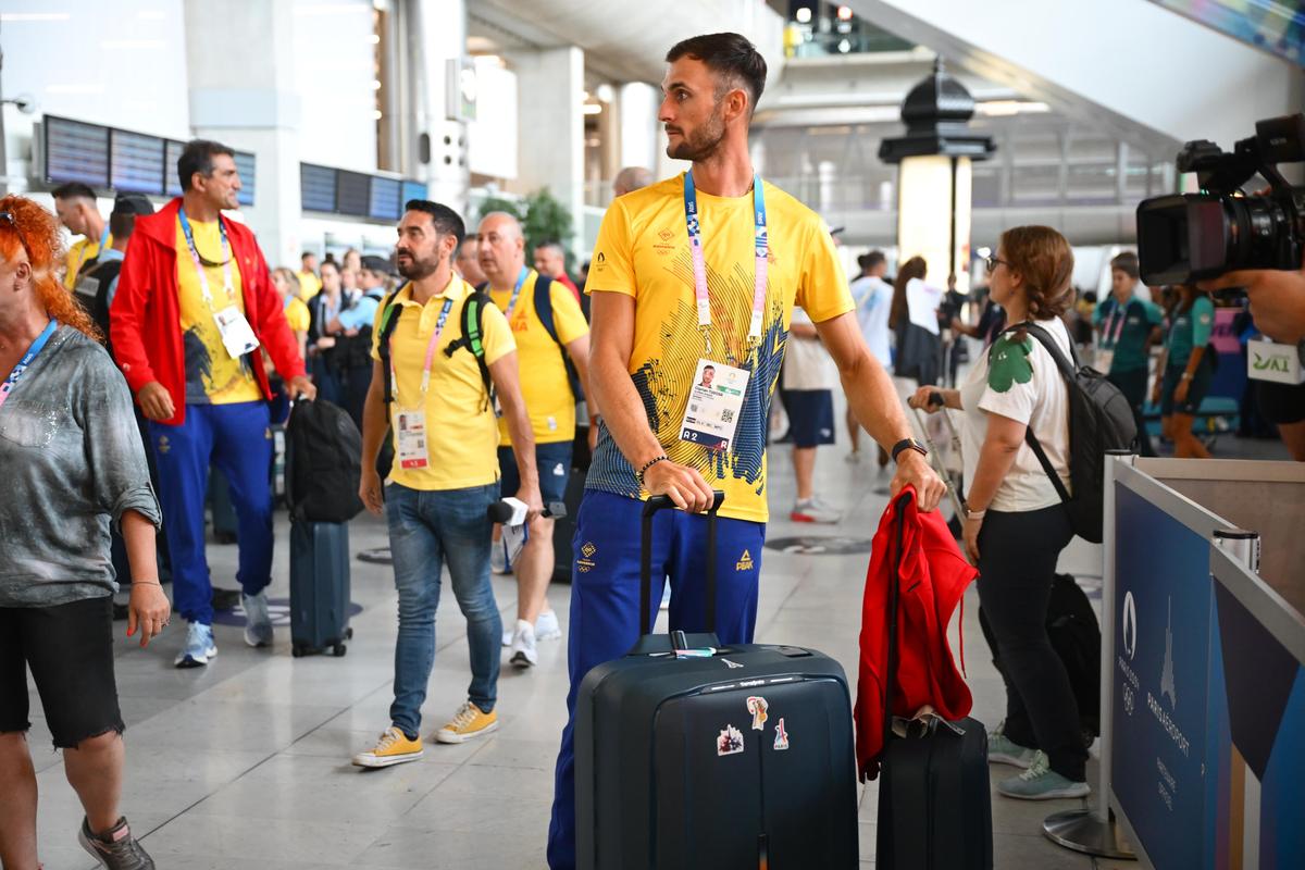 Sosirea la Paris a delegației olimpice a României - prima parte