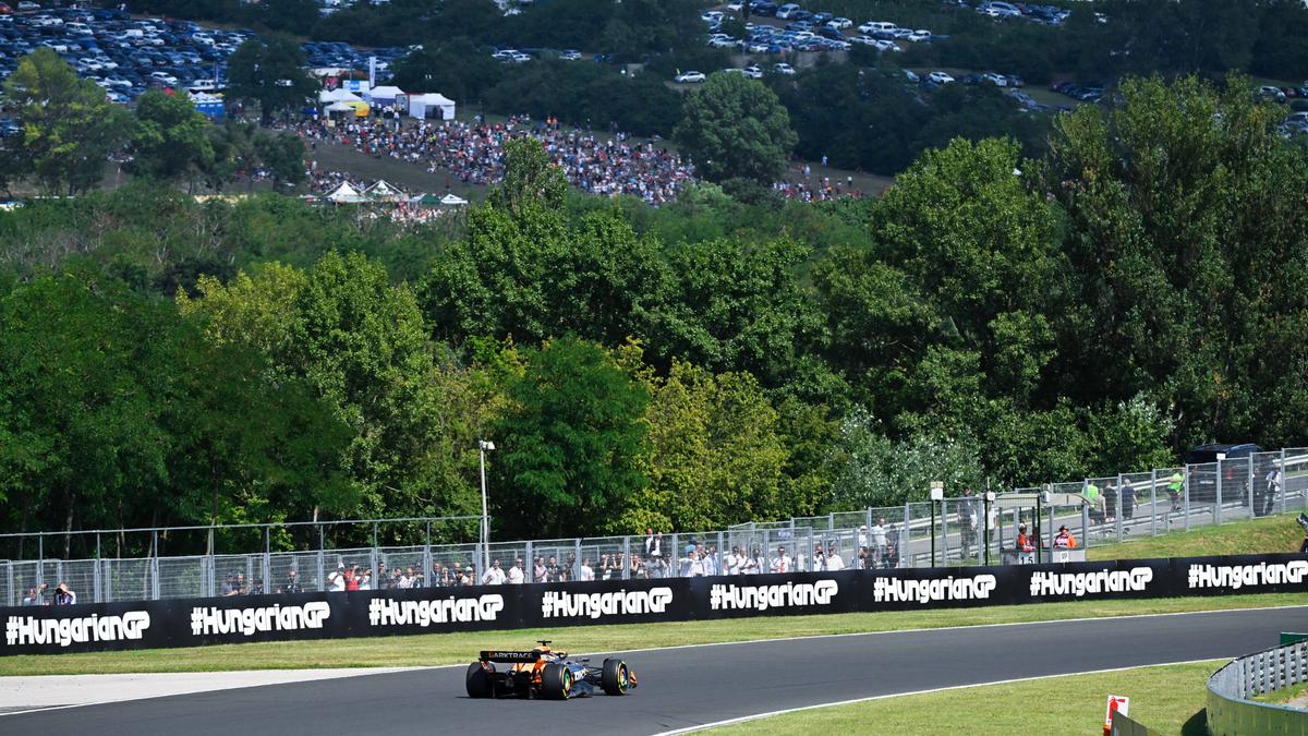 Cea mai controversată cursă a sezonului din Formula 1! I-a cedat locul pentru victorie după un ordin intern + incident ca în 2021 între Hamilton și Verstappen