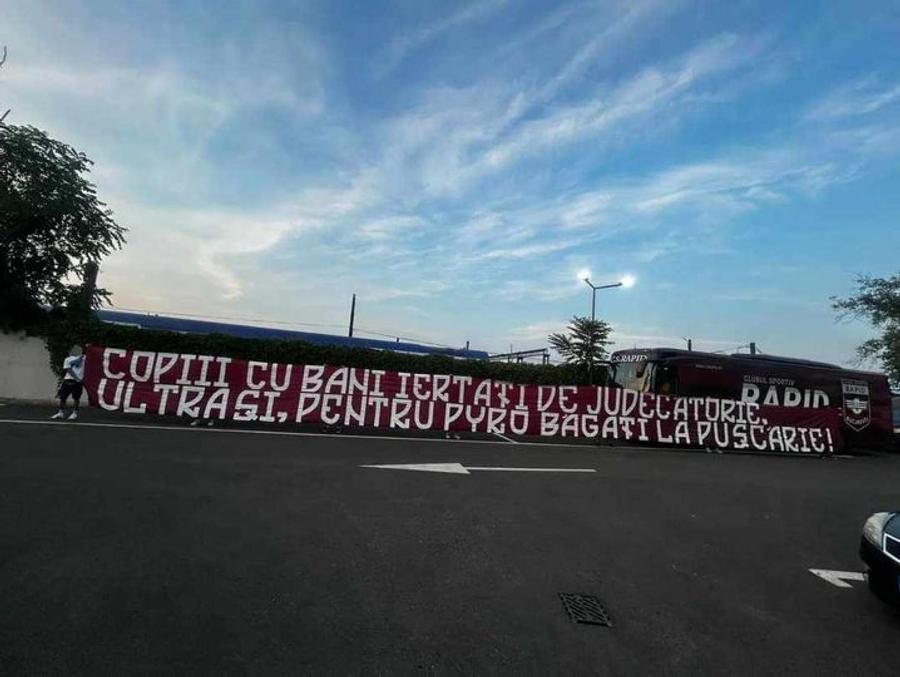 Mesajul suporterilor rapidiști A venit răspunsul LPF-ului, după acuzațiile suporterilor rapidiști: „LPF NU a amenințat niciodată vreun club”