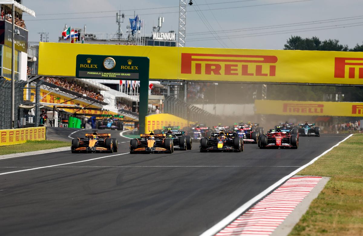 Cea mai controversată cursă a sezonului din Formula 1! I-a cedat locul pentru victorie după un ordin intern + incident ca în 2021 între Hamilton și Verstappen