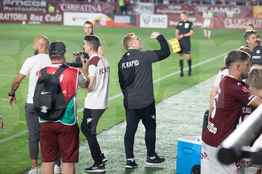 Neil Lennon în timpul meciului Rapid - CFR Cluj. FOTO: Ionuț Iordache (GSP) De ce combate Neil Lennon teoria norocului?