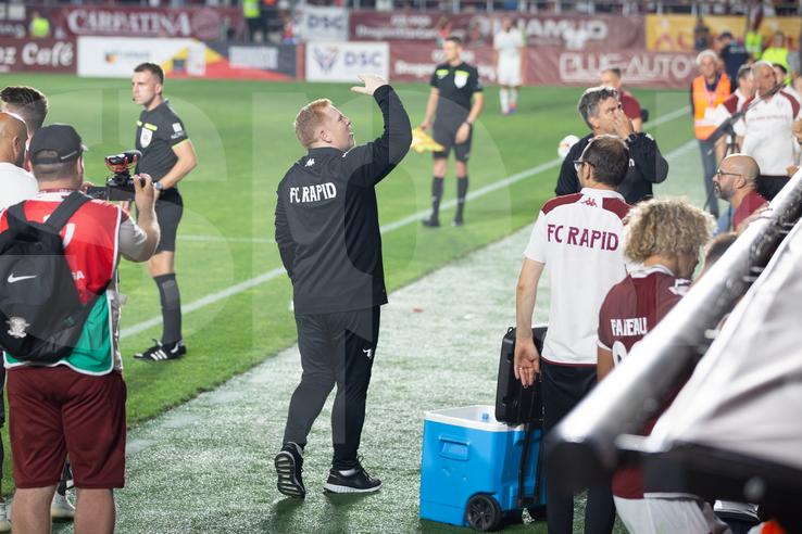 Neil Lennon în timpul meciului Rapid - CFR Cluj. FOTO: Ionuț Iordache (GSP)