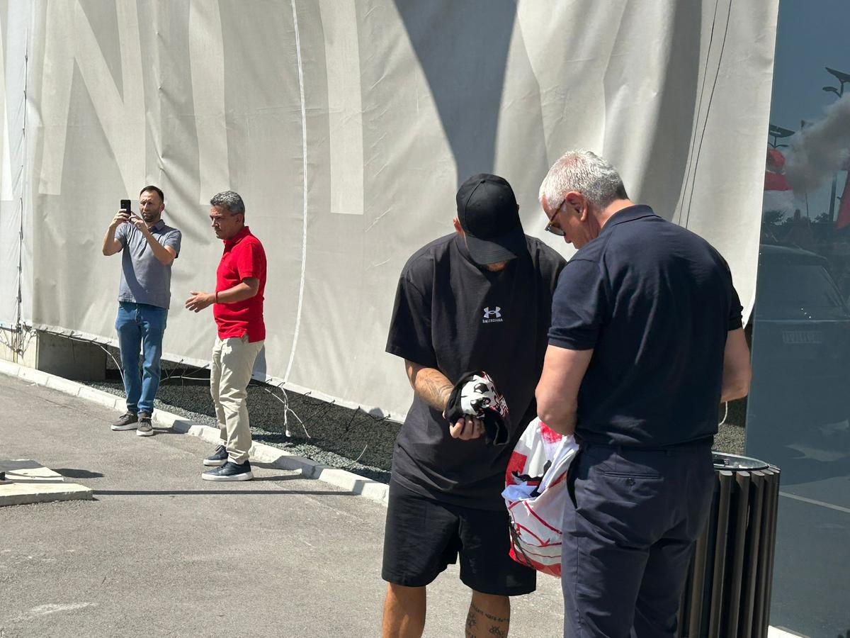 Nebunie la sosirea lui Marko Arnautovic la Belgrad