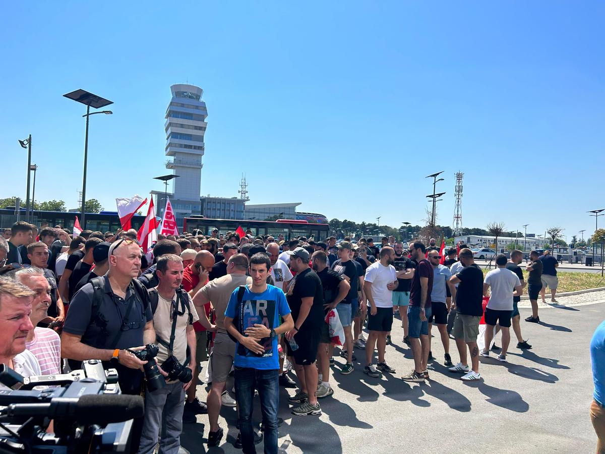 Nebunie la sosirea lui Marko Arnautovic la Belgrad