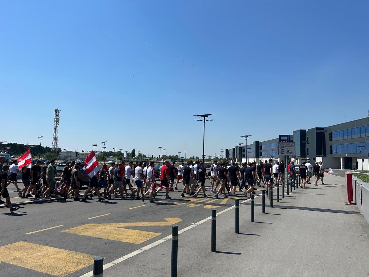 Nebunie la sosirea lui Marko Arnautovic la Belgrad