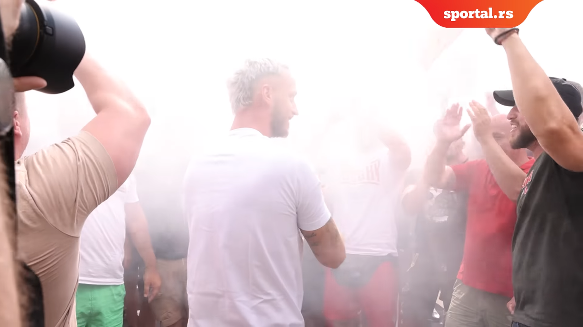 Nebunie la sosirea lui Marko Arnautovic la Belgrad
