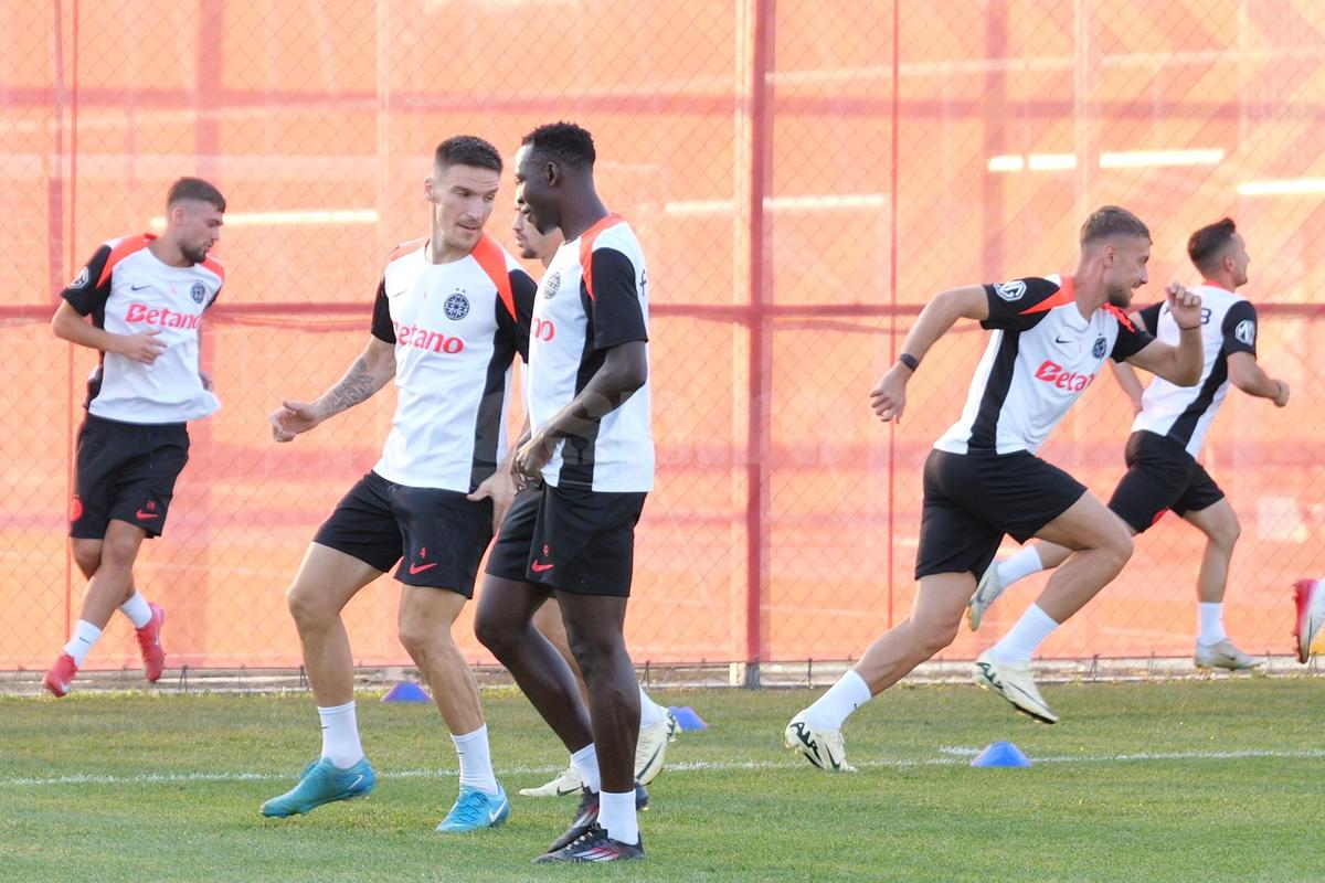 FCSB, antrenament înainte de meciul cu Shkendija // foto: Andrei Furnigă