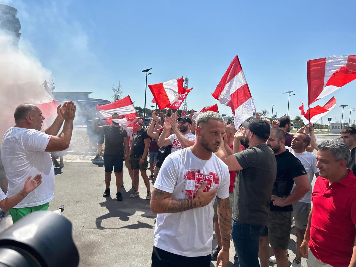 Nebunie la sosirea lui Marko Arnautovic la Belgrad