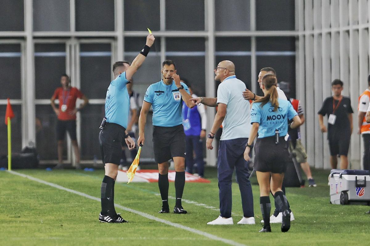 Leo Grozavu, imediat după egalul cu Dinamo: „Ține de educație! Ce rost au astfel de lucruri?”