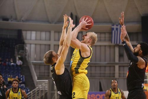Trey Woodbury, în duel cu U-BT Cluj-Napoca/Foto: euroleaguebasketball.net