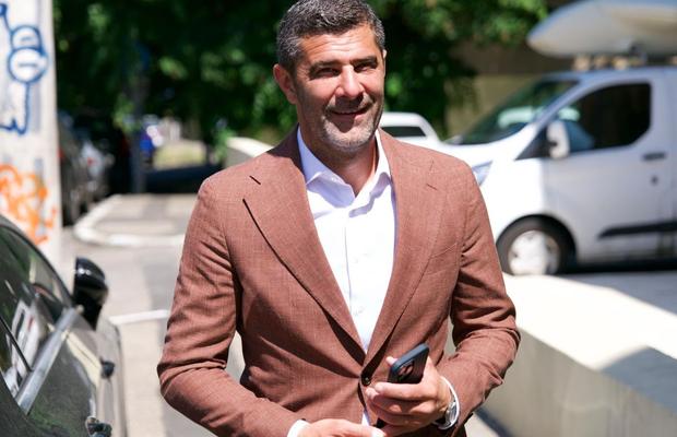 Dani Coman l-a sunat pe Victor Angelescu în miez de noapte: „A lăsat-o așa. Îl rog public”
