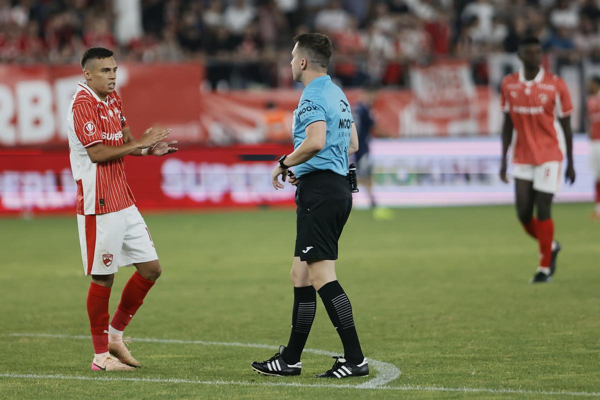 Dinamo - FC Botoșani 0-0 » Iertați de Kopic, pedepsiți de gravitație: „Dacă ar fi venit la FCSB, făcea un duș la pauză”