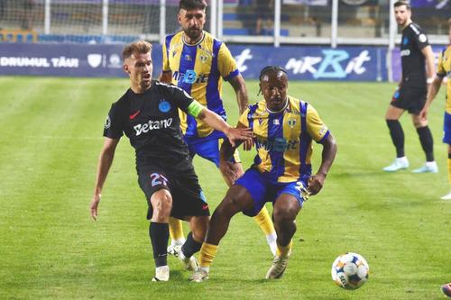 Darius Olaru și Tidiane Keita, în Petrolul - FCSB // foto: Ionuț Iordache (GSP)