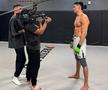 A câștigat lupta din UFC, apoi a pornit către podiumul Versace: „Arăt bine, nu?”