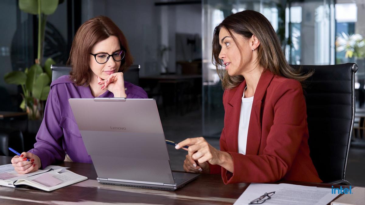 Lenovo lansează pe piața din România noi dispozitive AI: ThinkPad X1 Carbon Gen 13 Aura Edition și ThinkBook Plus Gen 6, primul PC AI cu ecran rulabil din lume
