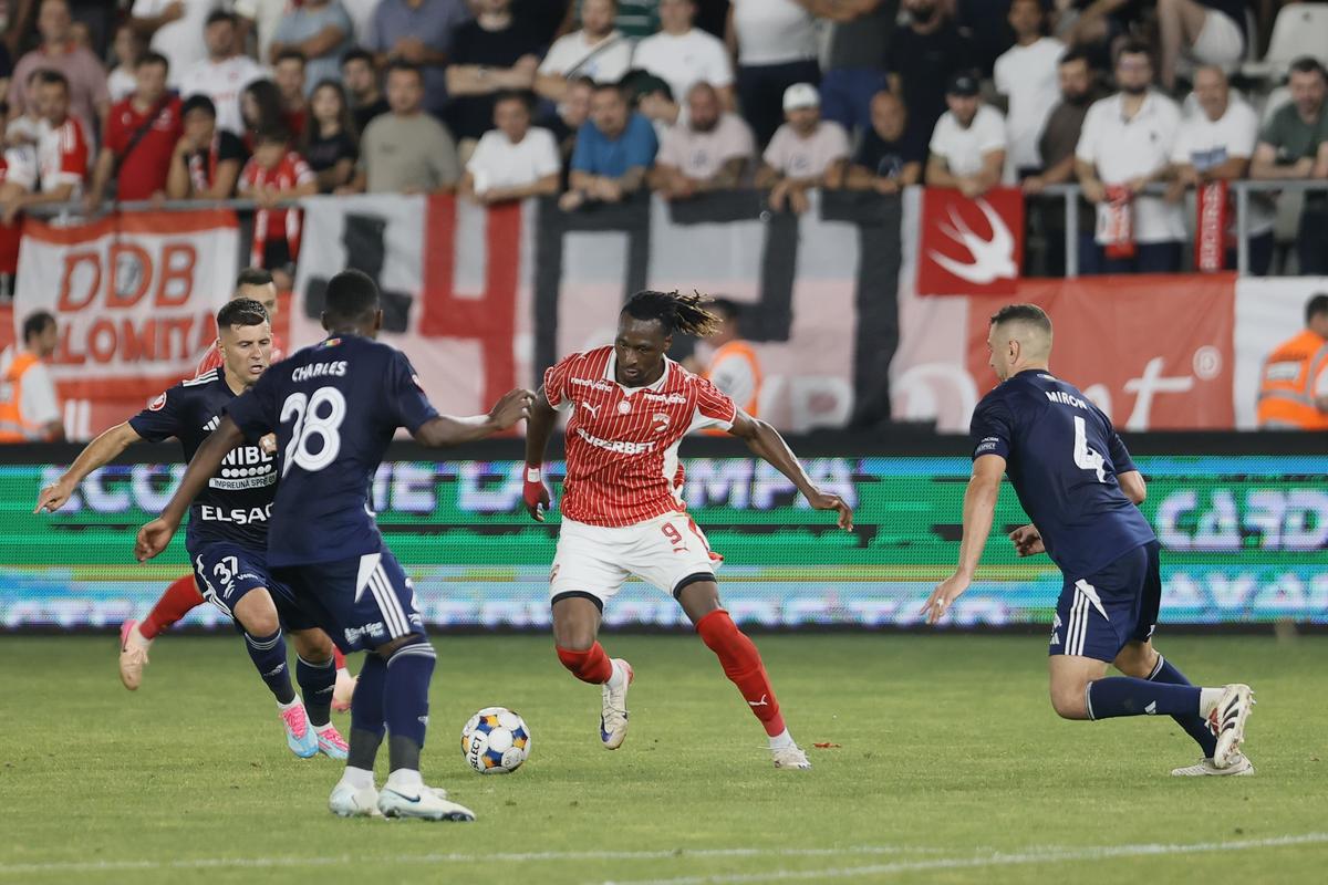 Dinamo - FC Botoșani 0-0 » Iertați de Kopic, pedepsiți de gravitație: „Dacă ar fi venit la FCSB, făcea un duș la pauză”