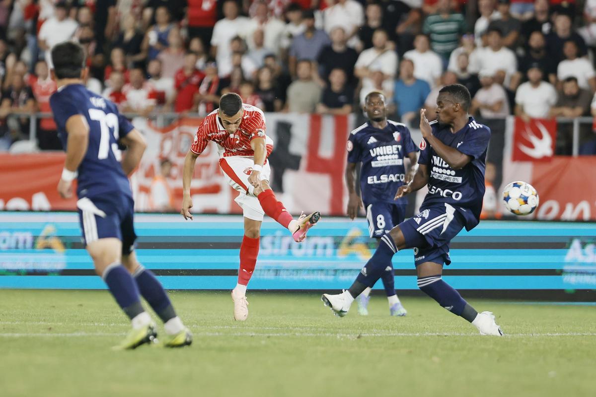 Dinamo - FC Botoșani 0-0 » Iertați de Kopic, pedepsiți de gravitație: „Dacă ar fi venit la FCSB, făcea un duș la pauză”