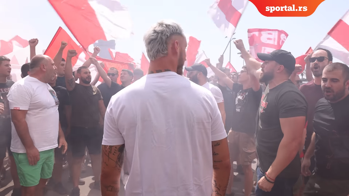 Celebra galerie a Stelei Roșii Belgrad „s-a mutat” pe aeroport » Fostul fotbalist al lui Inter a fost primit ca un rege