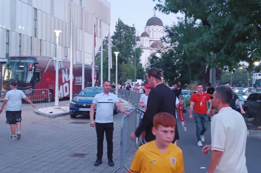 Lukasz Szukala (41 de ani), fostul fundaș al celor de la FCSB, a fost prezent la meciul dintre Dinamo și FC Botoșani, din runda a doua din Superliga.