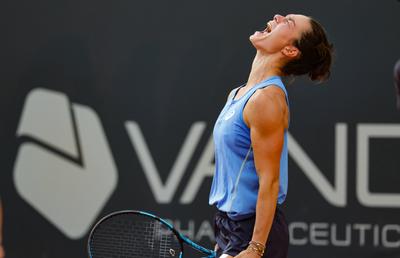 A câștigat primul turneu WTA din carieră și a primit un „pachet-surpriză” în locul trofeului