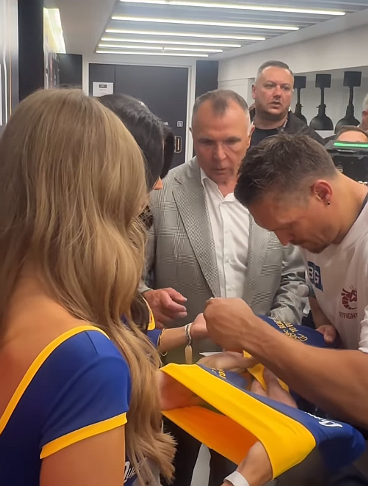 Românca a atras toate privirile pe „Wembley” la meciul „greilor” Oleksandr Usyk - Daniel Dubois