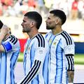 Rodrigo De Paul (în centru)  îi critică pe aceia care au spus că Argentina a fost ajutată la Mondialul 2026 / Foto: Imago