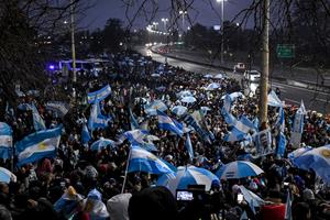 Fără Messi și jumătate de echipă la sărbătoarea în ploaie a Argentinei