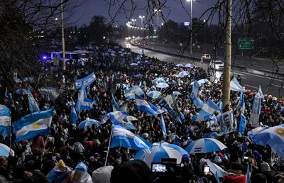 Cum au fost primiți argentinienii la întoarcerea acasă, în Buenos Aires