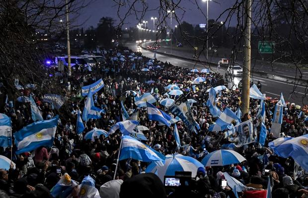 Cum au fost primiți argentinienii la întoarcerea acasă, în Buenos Aires