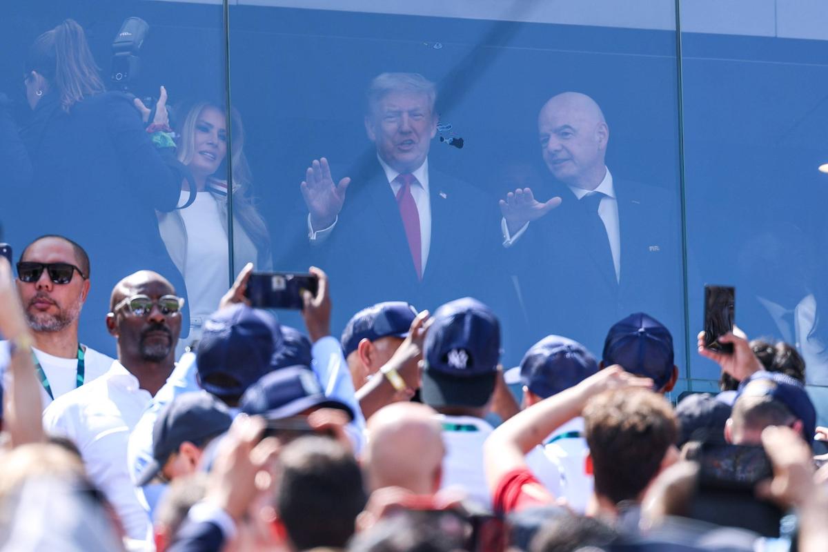 Imaginea pe care ai ratat-o la finala Mondialului » Fostul patron din Superligă, alături de Donald Trump și Gianni Infantino în lojă