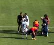 Messi îi face semn arbitrului să se uite spre Tagliafico, care se zvârcolea pe gazon