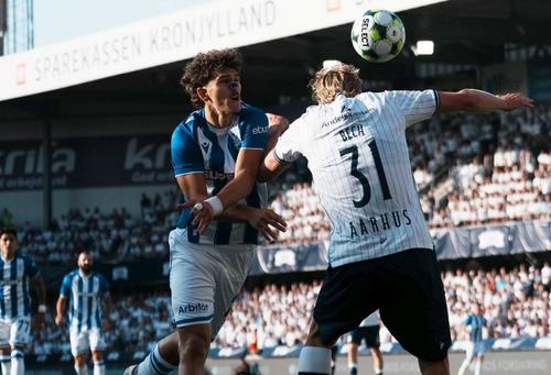 Aarhus, echipa care a reușit să câștige titlul în Danemarca în sezonul trecut, după o pauză de 40 de ani, a fost umilită în prima manșă a turului doi preliminar din Liga Campionilor, chiar pe teren propriu