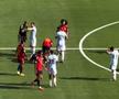 Messi îi face semn arbitrului să se uite spre Tagliafico, care se zvârcolea pe gazon