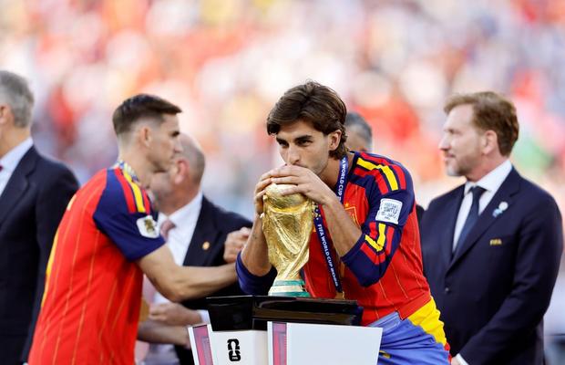 Îl vrea Real Madrid! » Jose Mourinho vrea să-i dea o mare lovitură Barcelonei