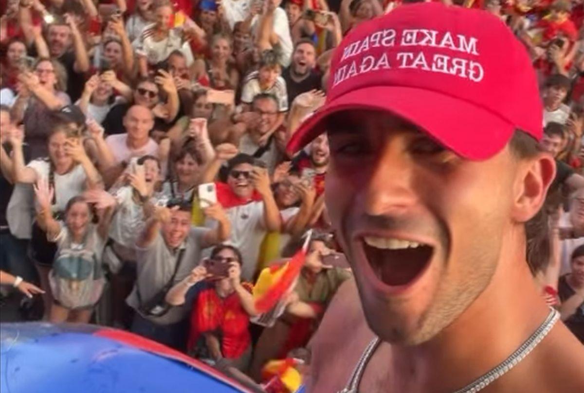 Ferran Torres l-a ironizat pe Donald Trump în autobuzul descoperit