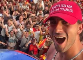 Ferran Torres l-a ironizat pe Donald Trump în autobuzul descoperit